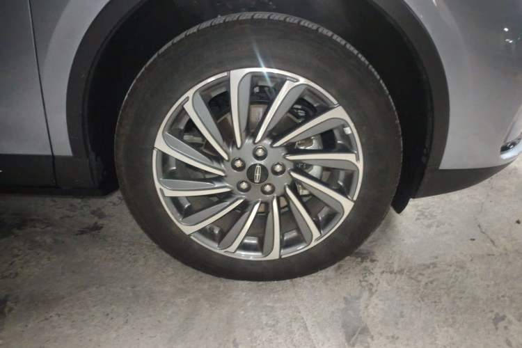 Used Lincoln Corsair 2024 2.0T Two-Wheel-Drive Luxury Edition Right Front Wheel Hub