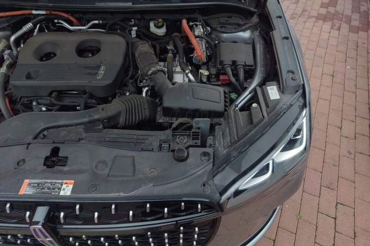 Used Lincoln Corsair 2024 1.5T Two-Wheel Drive Deluxe Hybrid Version Engine Bay Left