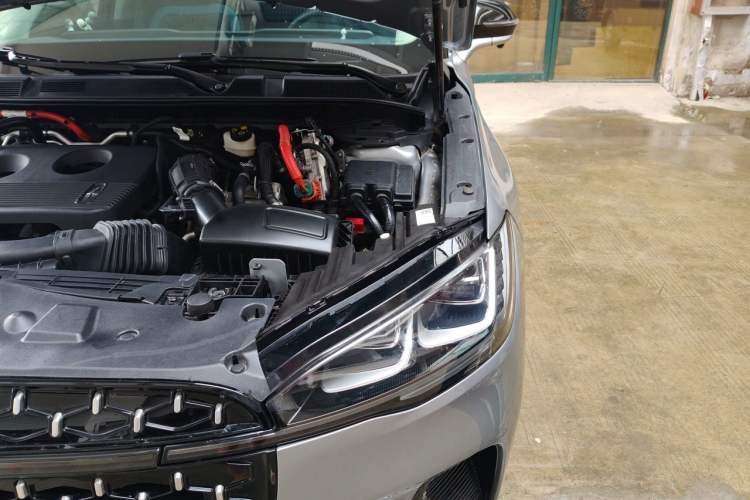 Used Lincoln Corsair 2024 1.5T Two-Wheel Drive Deluxe Hybrid Version Engine Bay Left