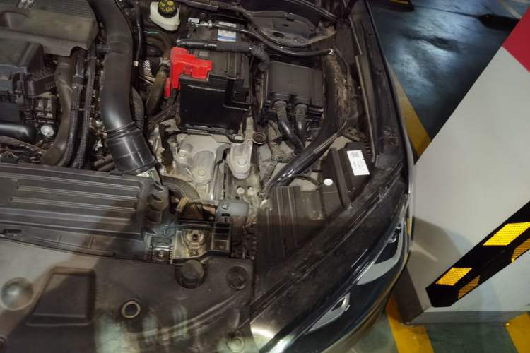 Used Lincoln Corsair 2024 2.0T Two-Wheel Drive Deluxe Edition Engine Bay Left