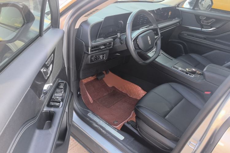 Used Lincoln Corsair 2024 1.5T Two-Wheel Drive Deluxe Hybrid Version Interior 3