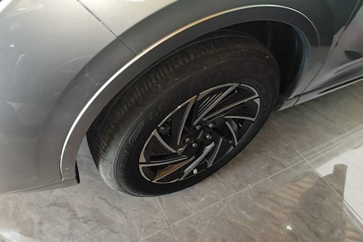 Used Lincoln Corsair 2024 1.5T Two-Wheel Drive Deluxe Hybrid Version Left Front Wheel Hub