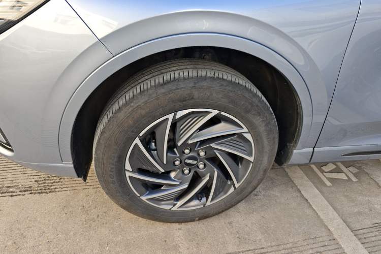 Used Lincoln Corsair 2024 1.5T Two-Wheel Drive Deluxe Hybrid Version Left Front Wheel Hub