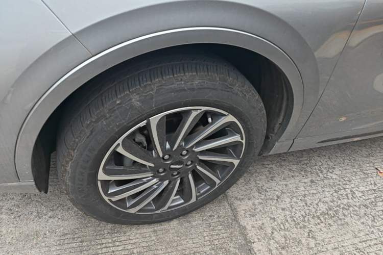 Used Lincoln Corsair 2024 1.5T Two-Wheel Drive Luxury Hybrid Version Left Front Wheel Hub