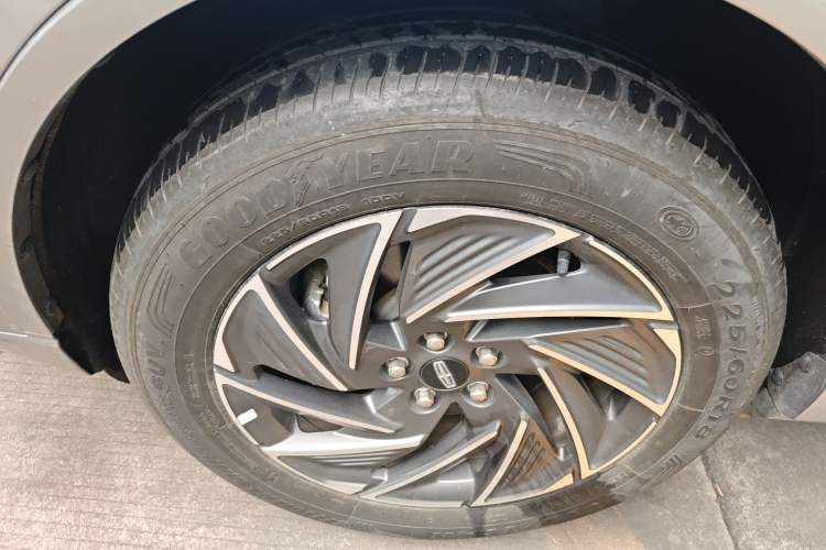 Used Lincoln Corsair 2024 1.5T Two-Wheel Drive Deluxe Hybrid Version Left Front Wheel Hub