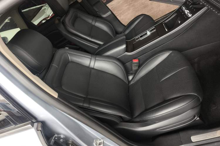 Used Lincoln Corsair 2024 1.5T Two-Wheel Drive Deluxe Hybrid Version Right Front Seat
