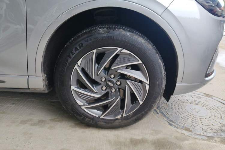 Used Lincoln Corsair 2024 1.5T Two-Wheel Drive Deluxe Hybrid Version Right Front Wheel Hub