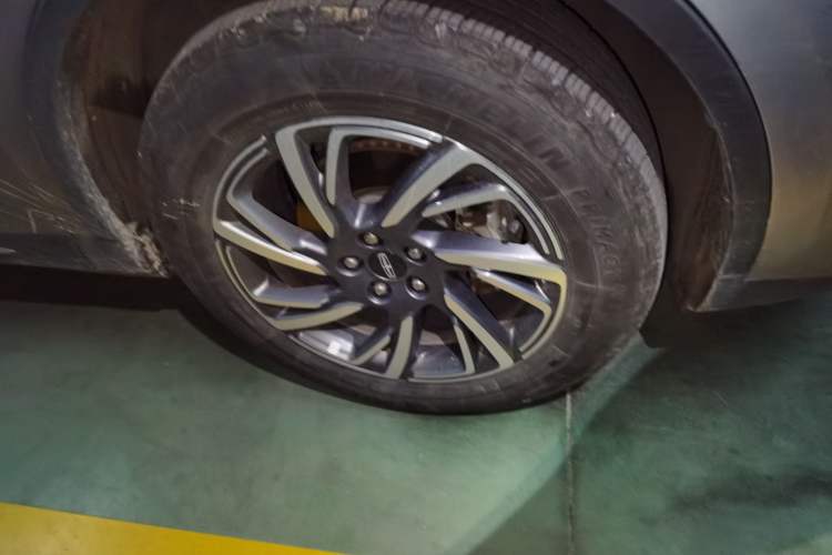 Used Lincoln Corsair 2024 2.0T Two-Wheel Drive Deluxe Edition Right Front Wheel Hub