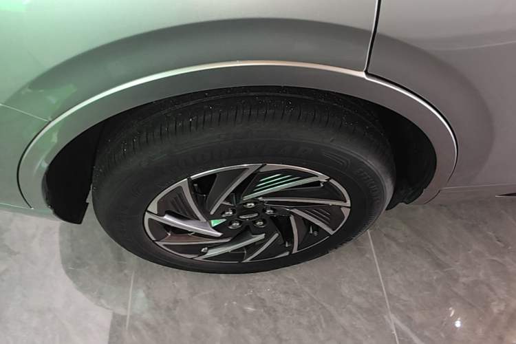 Used Lincoln Corsair 2024 1.5T Two-Wheel Drive Deluxe Hybrid Version Right Rear Wheel Hub