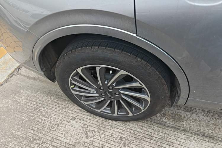 Used Lincoln Corsair 2024 1.5T Two-Wheel Drive Luxury Hybrid Version Right Rear Wheel Hub