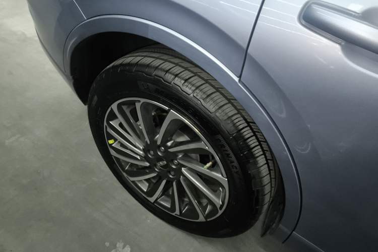 Used Lincoln Corsair 2024 1.5T Two-Wheel Drive Luxury Hybrid Version Right Rear Wheel Hub