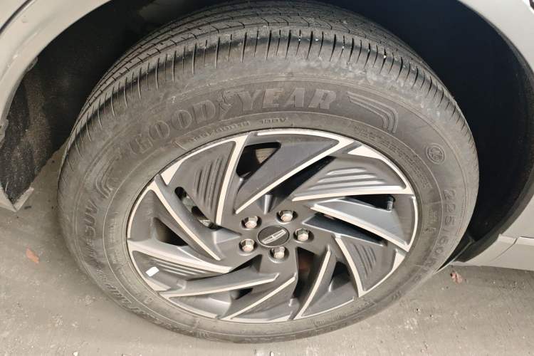 Used Lincoln Corsair 2024 1.5T Two-Wheel Drive Deluxe Hybrid Version Right Rear Wheel Hub