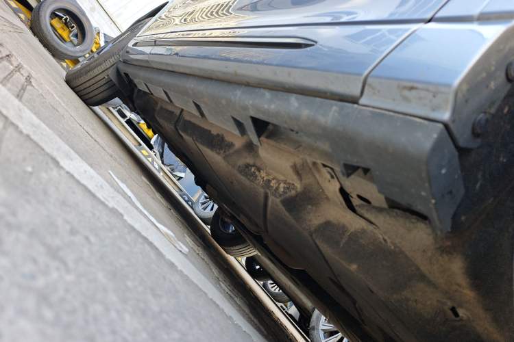 Used Lincoln Corsair 2024 1.5T Two-Wheel Drive Deluxe Hybrid Version Right Side Sill