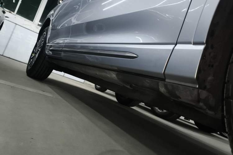 Used Lincoln Corsair 2024 1.5T Two-Wheel Drive Luxury Hybrid Version Right Side Sill