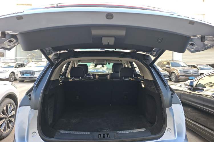 Used Lincoln Corsair 2024 1.5T Two-Wheel Drive Deluxe Hybrid Version Trunk