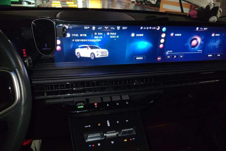 Used Lincoln Corsair 2024 1.5T Two-Wheel Drive Deluxe Hybrid Version Audio And AC Panel