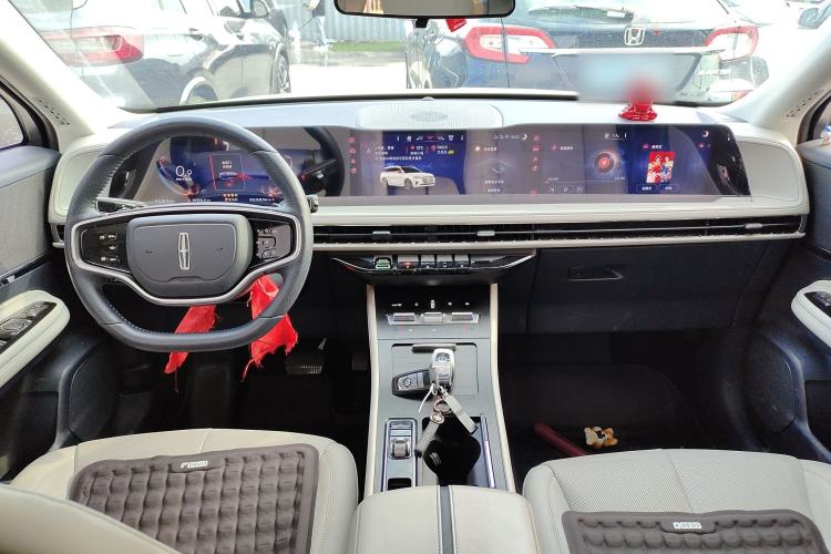 Used Lincoln Corsair 2024 2.0T Two-Wheel Drive Deluxe Edition Center Console