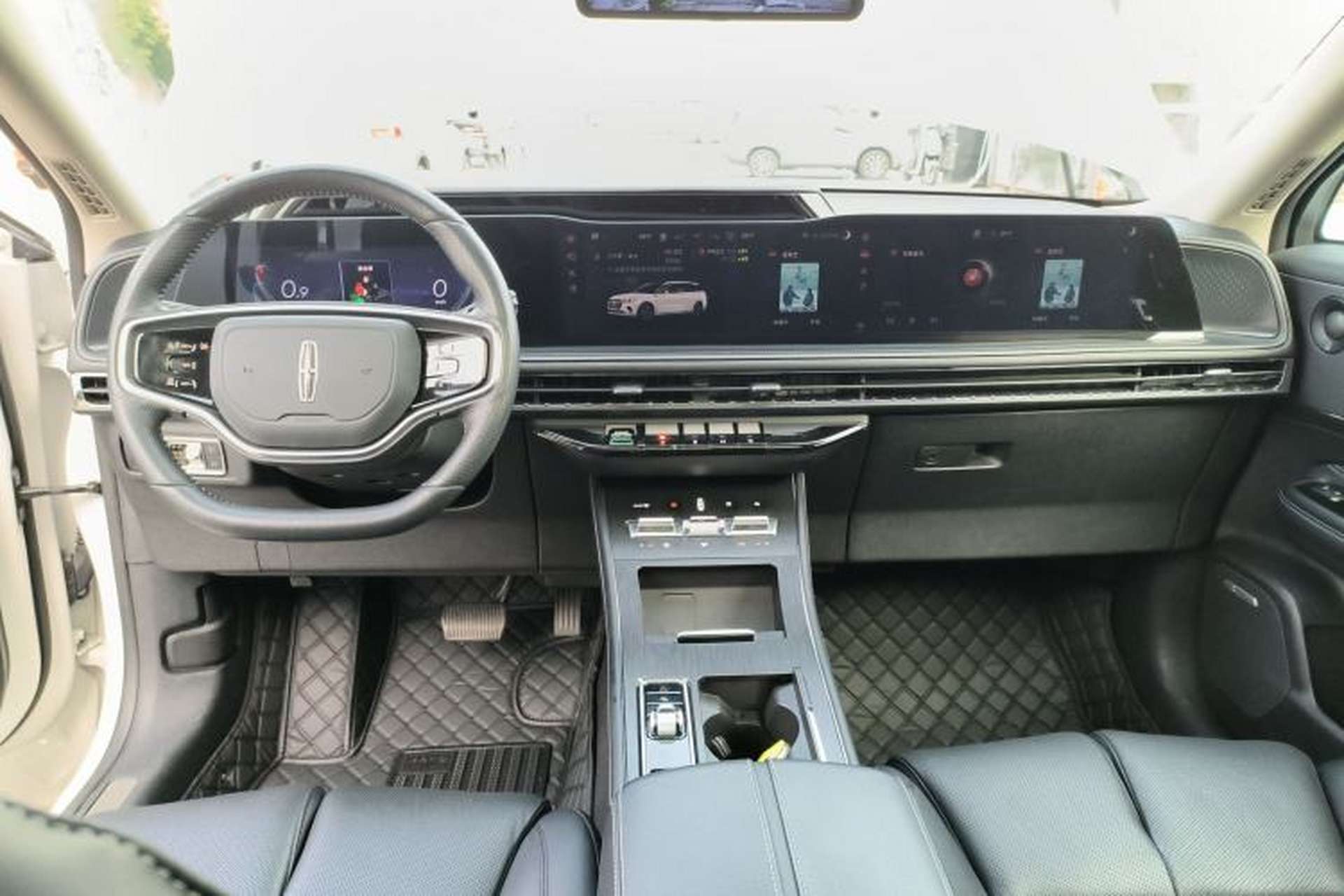 Used Lincoln Corsair 2024 2.0T Four-Wheel Drive Prestige Edition Center Console