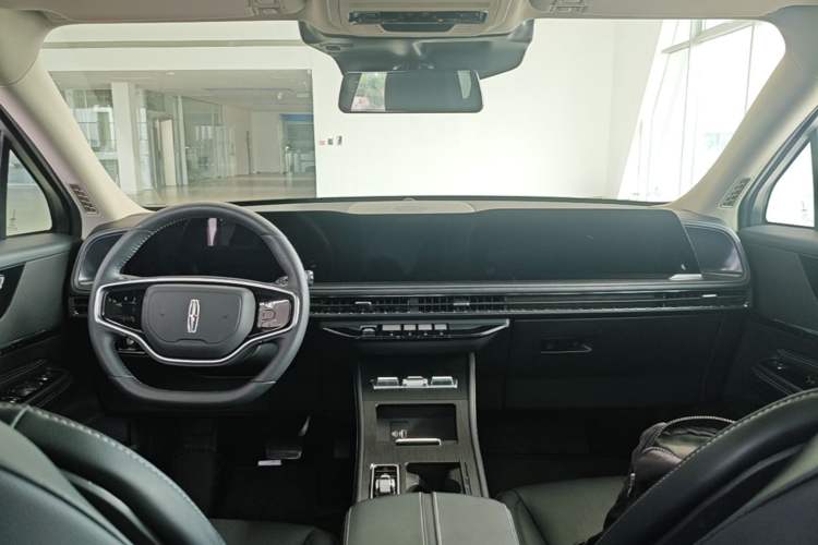 Used Lincoln Corsair 2024 2.0T Two-Wheel Drive Deluxe Edition Center Console
