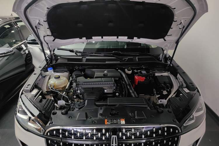 Used Lincoln Corsair 2024 2.0T Four-Wheel Drive Prestige Edition Engine Bay