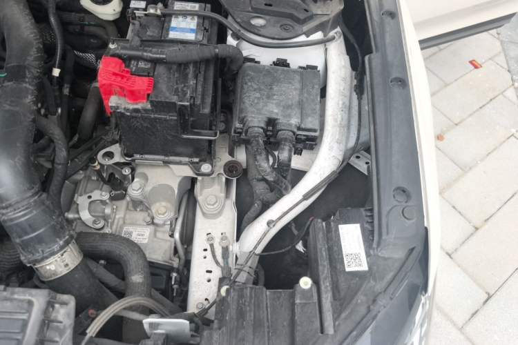 Used Lincoln Corsair 2024 2.0T Two-Wheel-Drive Luxury Edition Engine Bay Left