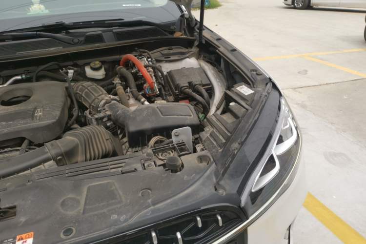 Used Lincoln Corsair 2024 1.5T Two-Wheel Drive Deluxe Hybrid Version Engine Bay Left