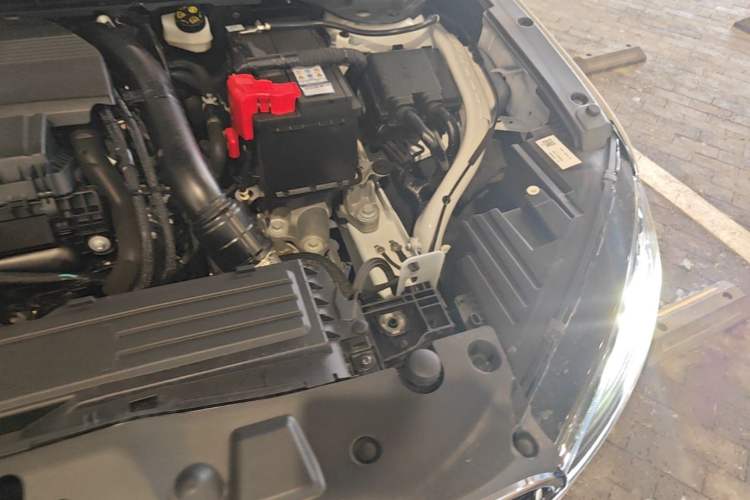 Used Lincoln Corsair 2024 2.0T Two-Wheel-Drive Luxury Edition Engine Bay Left