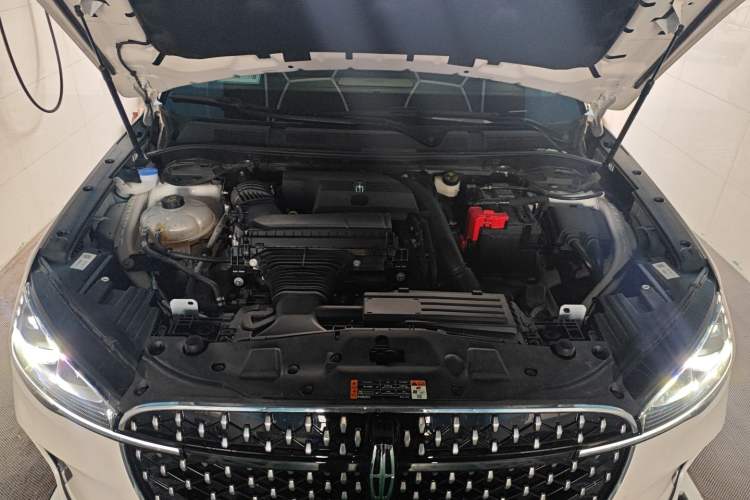 Used Lincoln Corsair 2024 2.0T Two-Wheel-Drive Luxury Edition Engine Bay