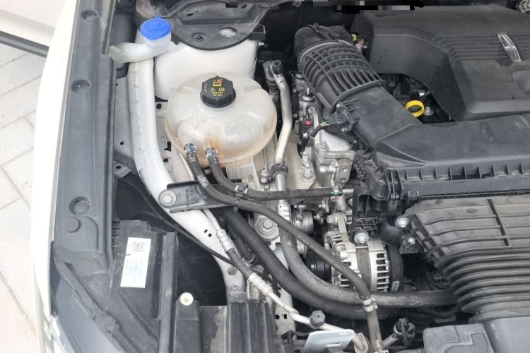 Used Lincoln Corsair 2024 2.0T Two-Wheel-Drive Luxury Edition Engine Bay Right