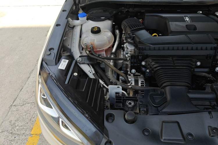 Used Lincoln Corsair 2024 2.0T Two-Wheel Drive Deluxe Edition Engine Bay Right