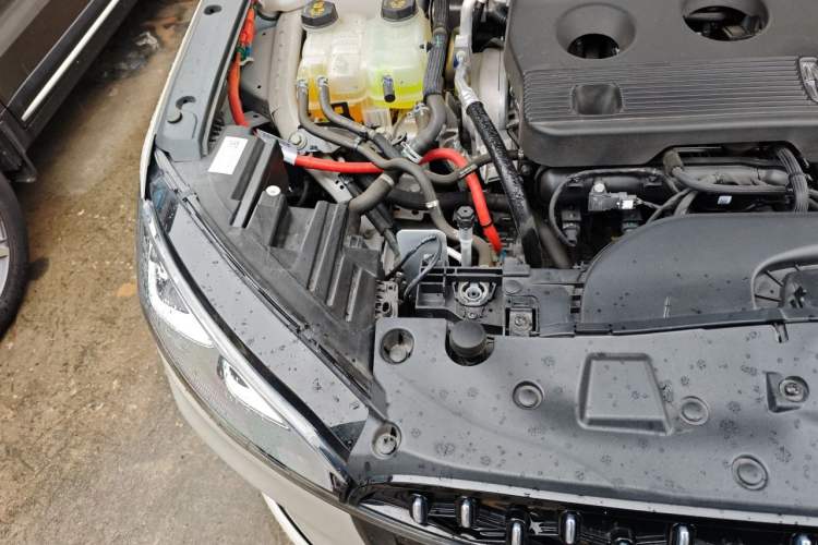 Used Lincoln Corsair 2024 1.5T Two-Wheel-Drive Mulan Special Hybrid Version Engine Bay Right