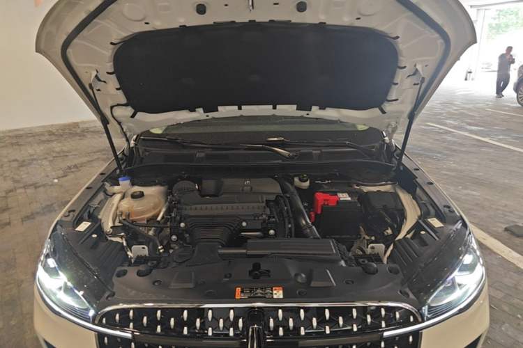 Used Lincoln Corsair 2024 2.0T Two-Wheel-Drive Luxury Edition Engine Bay
