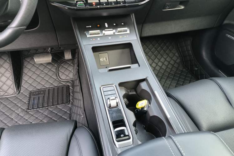Used Lincoln Corsair 2024 2.0T Four-Wheel Drive Prestige Edition Gear Lever