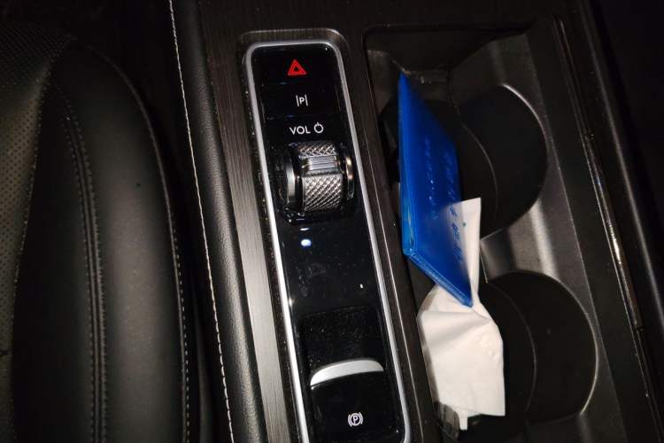 Used Lincoln Corsair 2024 1.5T Two-Wheel Drive Deluxe Hybrid Version Gear Lever