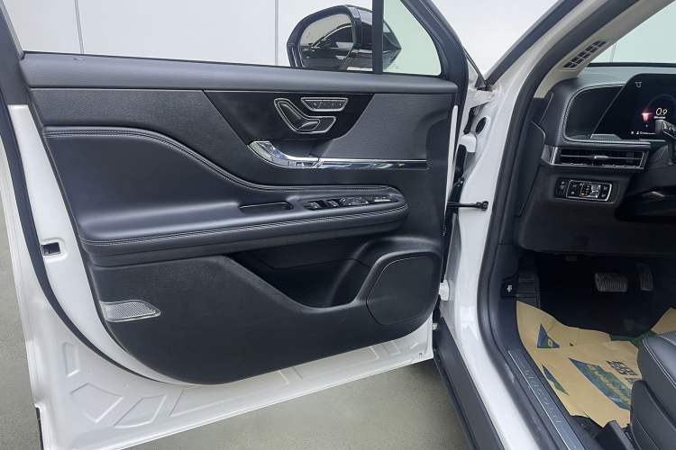 Used Lincoln Corsair 2024 2.0T Two-Wheel-Drive Luxury Edition Interior 11