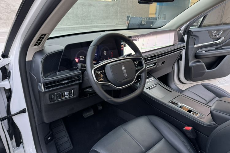 Used Lincoln Corsair 2024 2.0T Two-Wheel-Drive Luxury Edition Interior 11