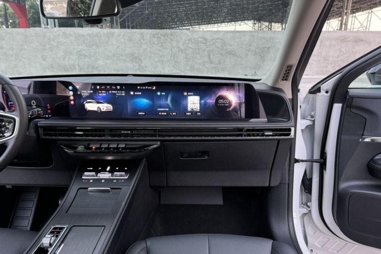 Used Lincoln Corsair 2024 2.0T Two-Wheel-Drive Luxury Edition Interior 2
