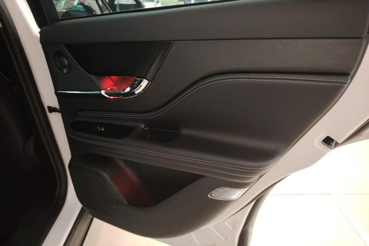 Used Lincoln Corsair 2024 2.0T Four-Wheel Drive Prestige Edition Interior 2