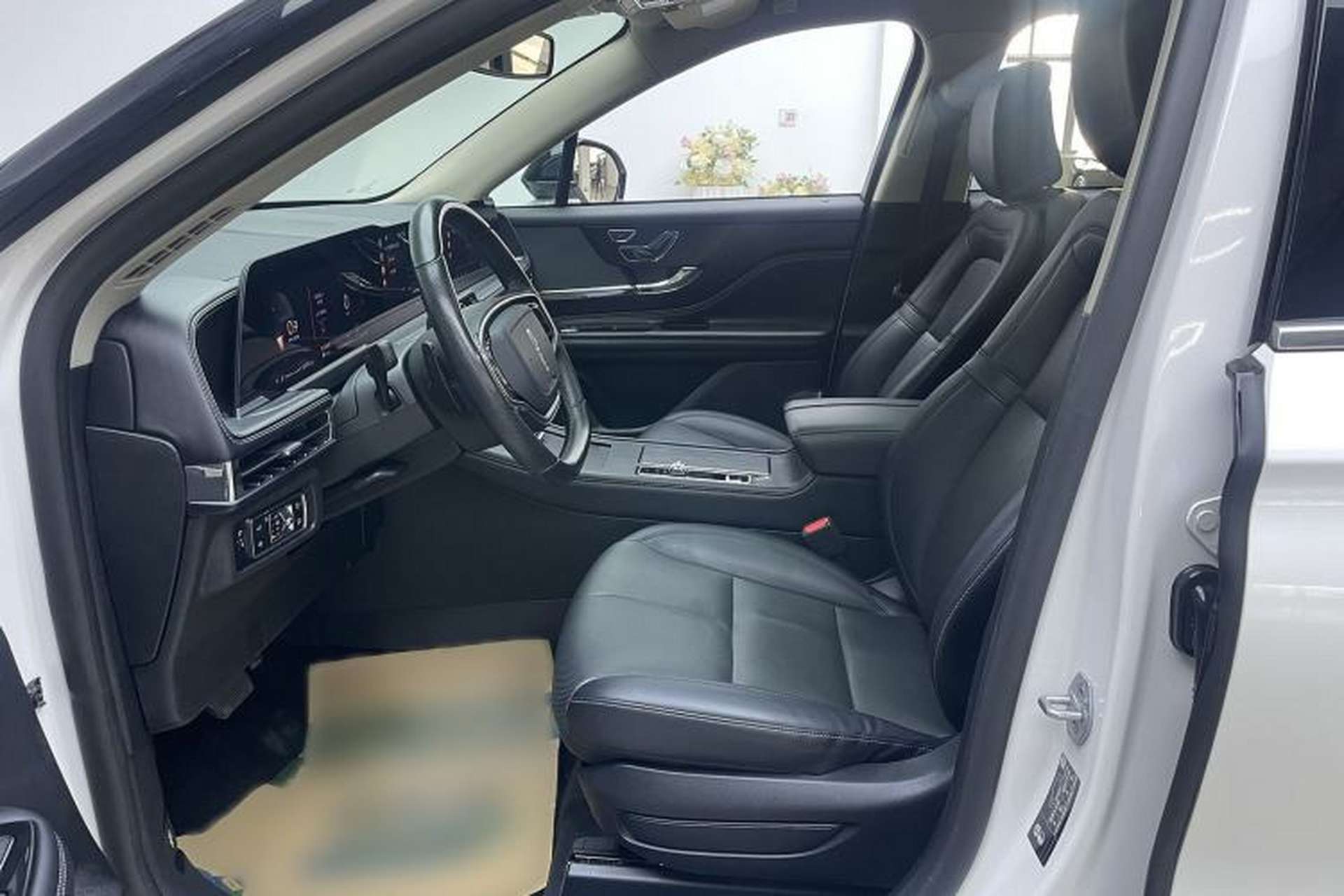 Used Lincoln Corsair 2024 2.0T Two-Wheel-Drive Luxury Edition Interior 3