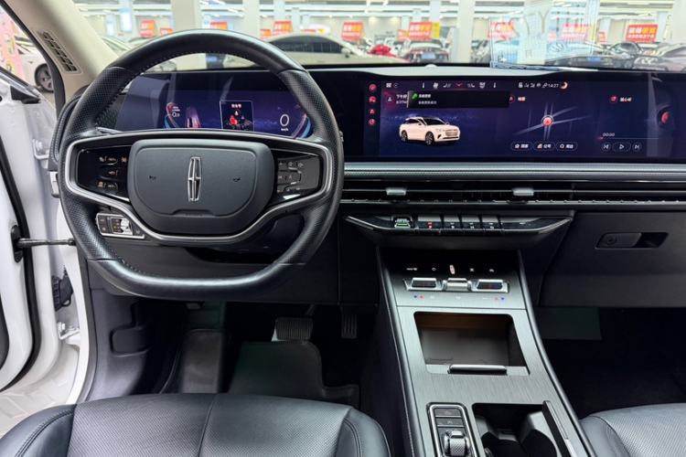 Used Lincoln Corsair 2024 2.0T Two-Wheel-Drive Luxury Edition Interior 3