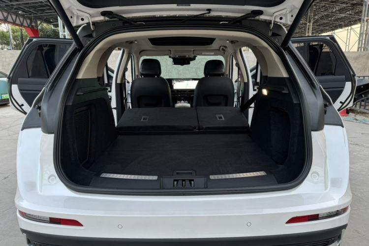 Used Lincoln Corsair 2024 2.0T Two-Wheel-Drive Luxury Edition Interior 3