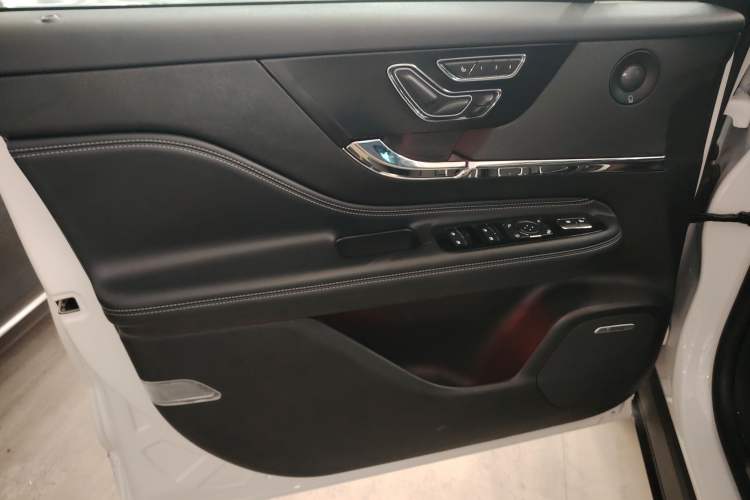 Used Lincoln Corsair 2024 2.0T Four-Wheel Drive Prestige Edition Interior 3