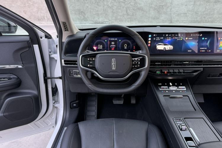 Used Lincoln Corsair 2024 2.0T Two-Wheel-Drive Luxury Edition Interior 4