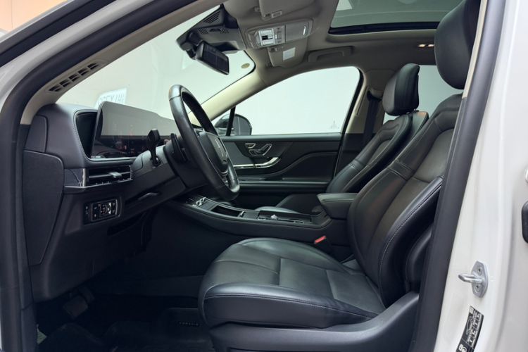 Used Lincoln Corsair 2024 2.0T Two-Wheel-Drive Luxury Edition Interior 5