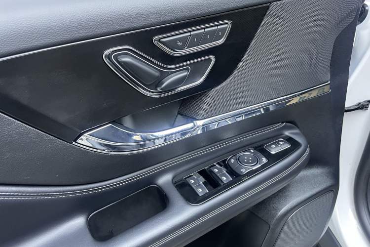 Used Lincoln Corsair 2024 2.0T Two-Wheel-Drive Luxury Edition Interior 6