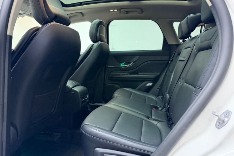 Used Lincoln Corsair 2024 2.0T Two-Wheel-Drive Luxury Edition Interior 6