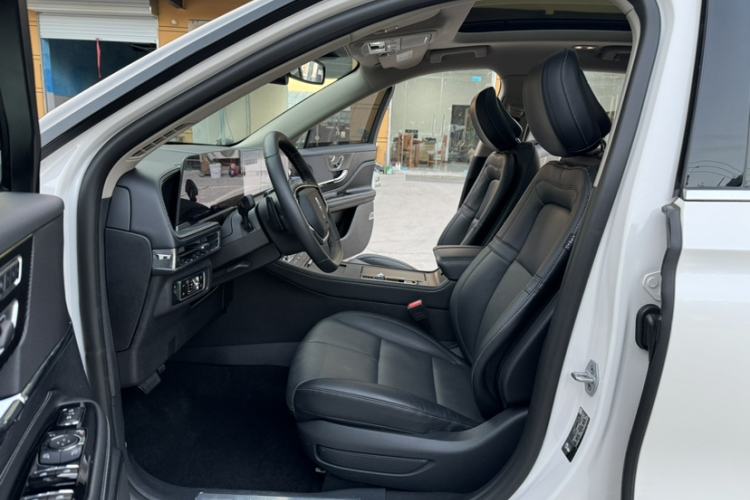 Used Lincoln Corsair 2024 2.0T Two-Wheel-Drive Luxury Edition Interior 6
