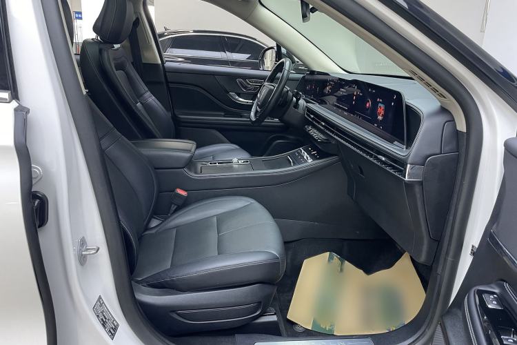 Used Lincoln Corsair 2024 2.0T Two-Wheel-Drive Luxury Edition Interior 8