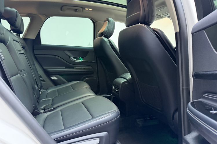 Used Lincoln Corsair 2024 2.0T Two-Wheel-Drive Luxury Edition Interior 8