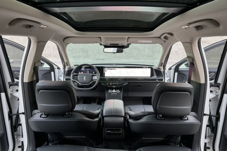 Used Lincoln Corsair 2024 2.0T Two-Wheel-Drive Luxury Edition Interior 8
